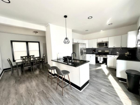 Fully Renovated Modern 4Bedroom 3Bath Home Close to Downtown Cleveland Fully Furnished